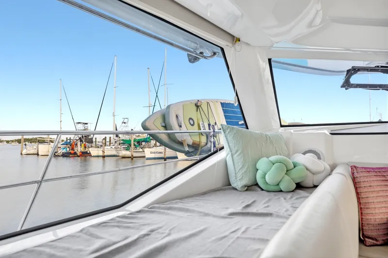 Slide: The Image of Aquila 44 PowerCat 2021 - 6786600