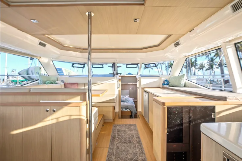 Slide: The Image of Aquila 44 PowerCat 2021 - 6786588
