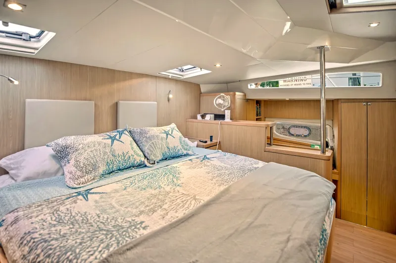 Slide: The Image of Aquila 44 PowerCat 2021 - 6786595