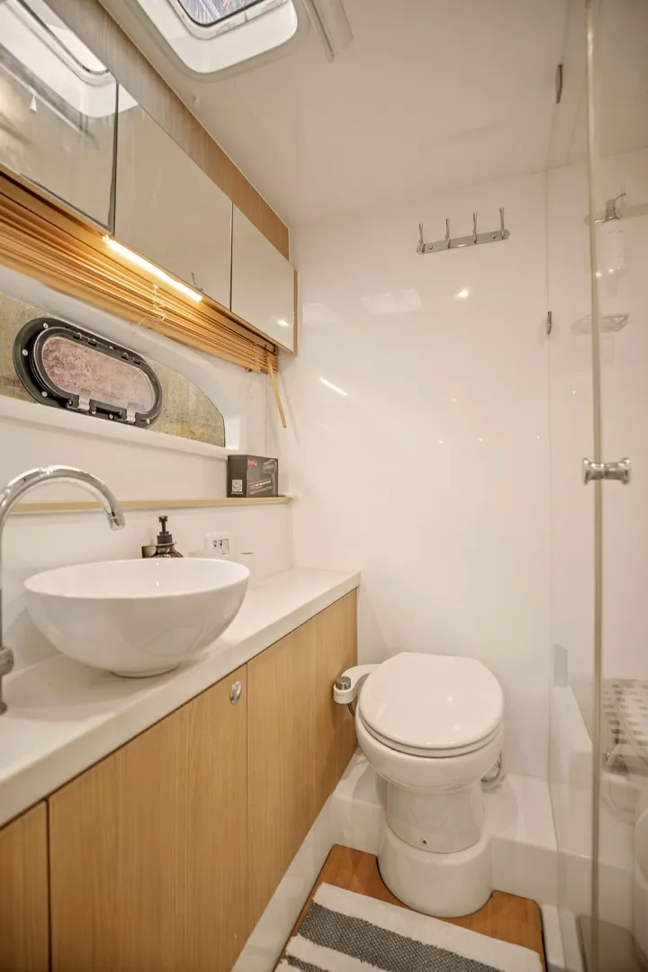 Slide: The Image of Aquila 44 PowerCat 2021 - 6786613