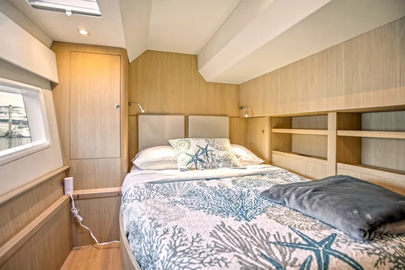 Slide: The Image of Aquila 44 PowerCat 2021 - 6786601