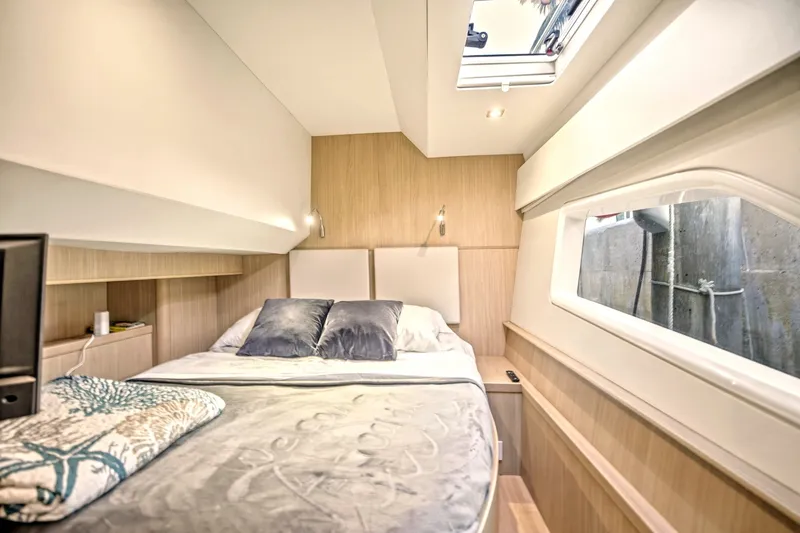 Slide: The Image of Aquila 44 PowerCat 2021 - 6786598