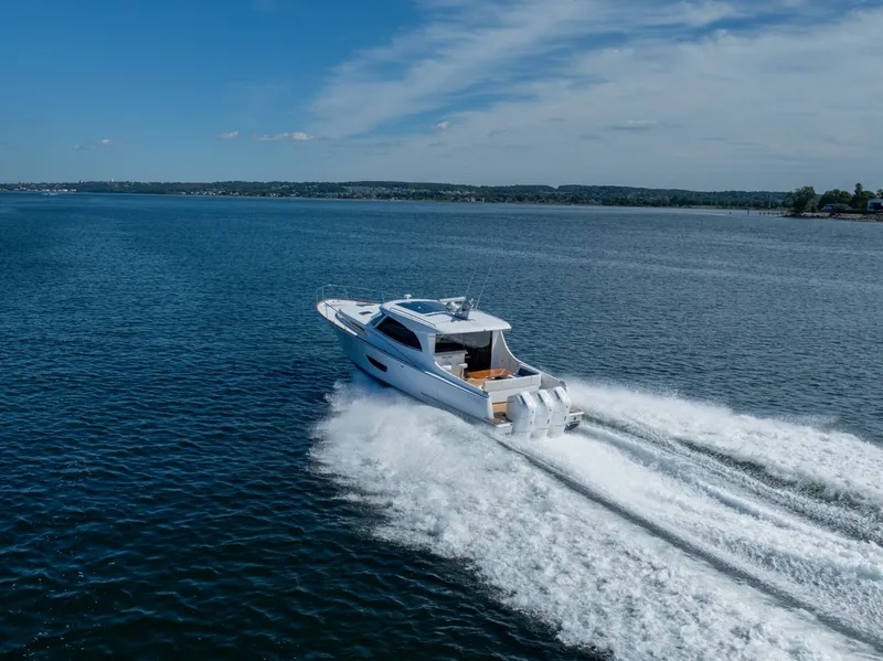 Slide: The Image of ECLIPSE 505 Shadow 2025 - 7725586