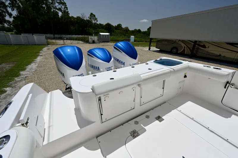 Slide: The Image of Transom Rigging Station Aft livewell, rigging sink, storage, and triple F300s on the pad. - 6788441