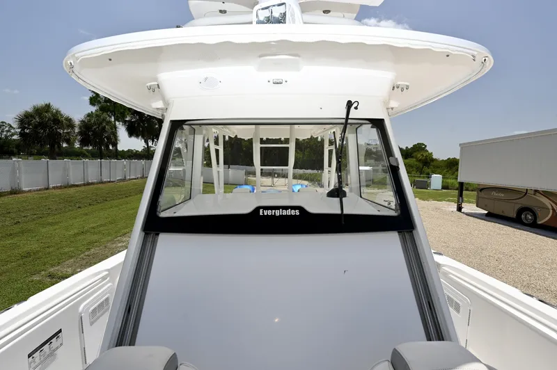 Slide: The Image of Power Windshield Frameless windshield under the hardtop, opens at the push of a button. - 6788453