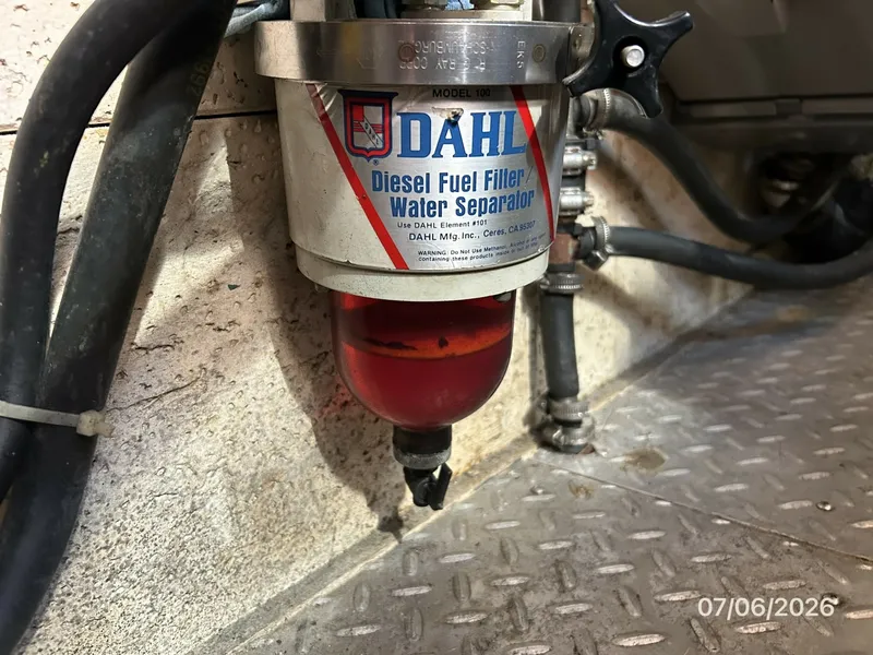 Slide: The Image of 36' Monk Dahl fuel filter - 6797998