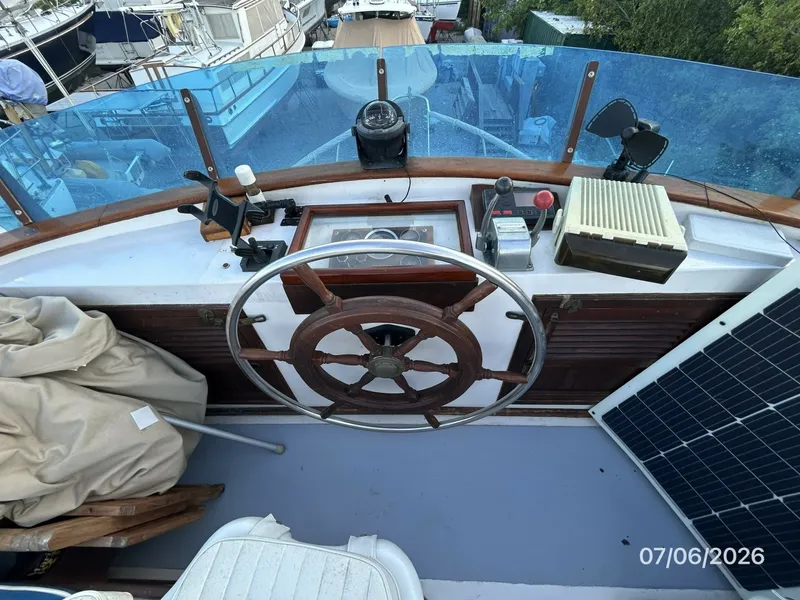 Slide: The Image of 36' Monk flybridge helm - 6797993
