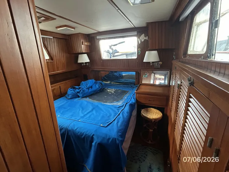 Slide: The Image of 36' Monk master stateroom - 6798020