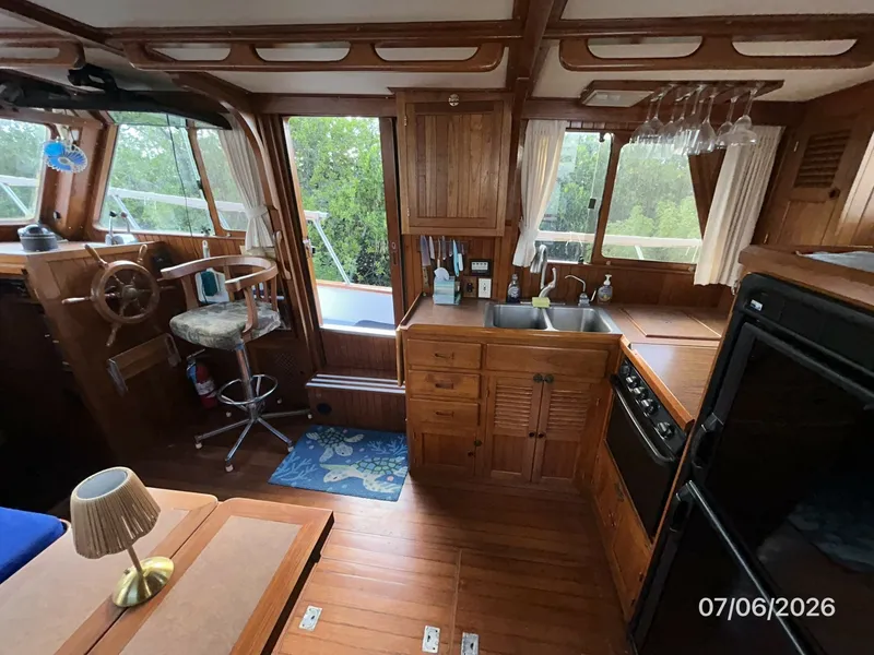 Slide: The Image of 36' Monk salon starboard - 6798048