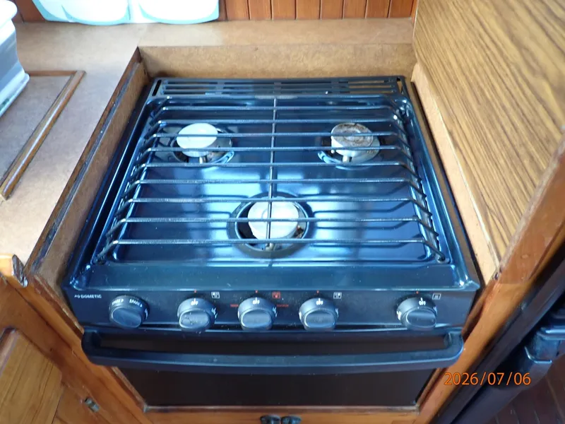 Slide: The Image of 36' Monk galley cooktop-oven - 6797999