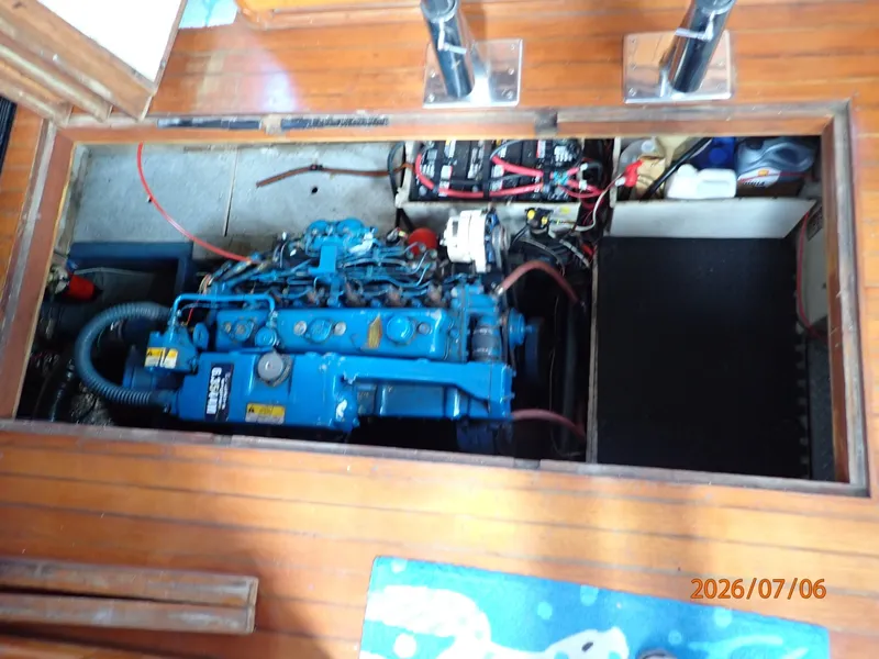 Slide: The Image of 36' Monk engine room access - 6797987