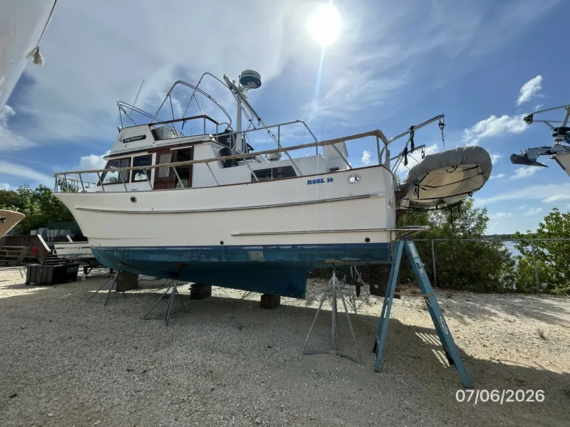 Slide: The Image of 36' Monk port aft profile - 6798023
