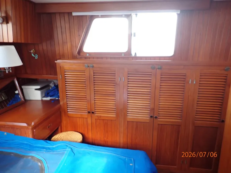 Slide: The Image of 36' Monk master stateroom port - 6798021