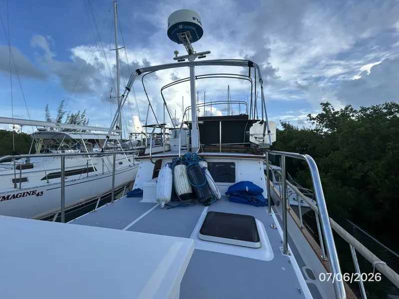 Slide: The Image of 36' Monk trunk cabin forward - 6798067