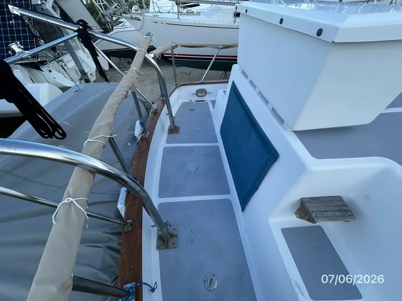 Slide: The Image of 36' Monk aftdeck port - 6797981