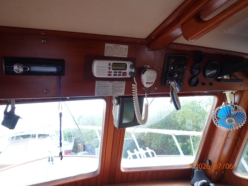 Slide: The Image of 36' Monk lower helm electronics - 6798013