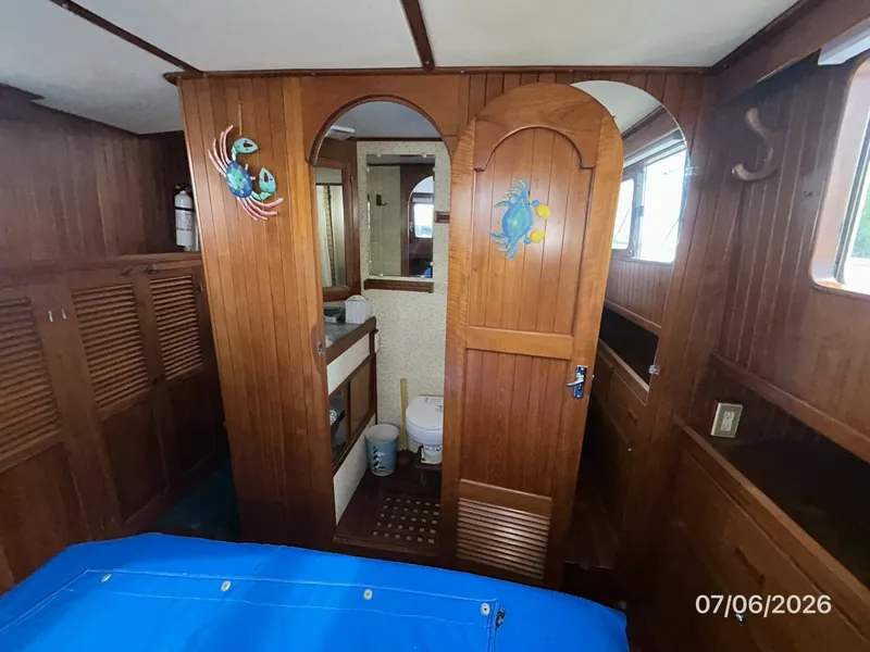 Slide: The Image of 36' Monk master stateroom forward - 6798018
