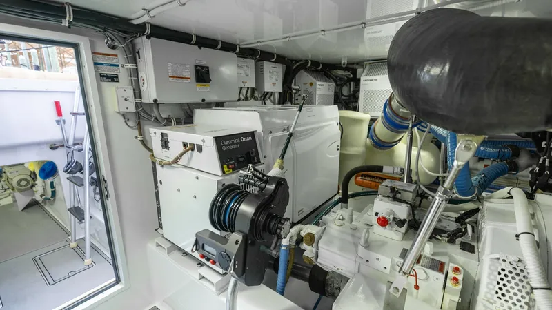 Slide: The Image of 2021 65 Hatteras GT On the DL Engine Room (4) - 7403476