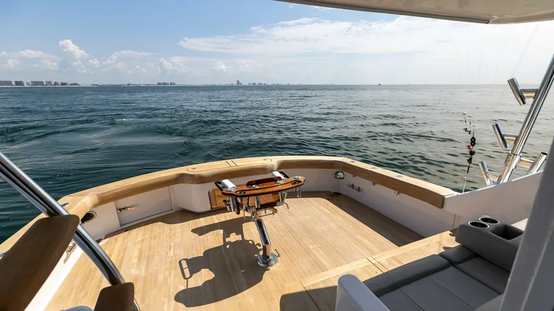 Slide: The Image of 2021 65 Hatteras GT On the DL Cockpit (2) - 7403463
