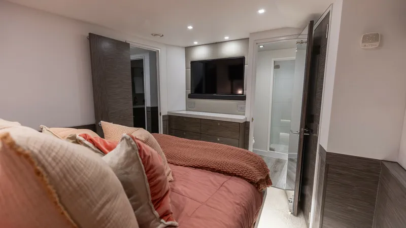 Slide: The Image of 2021 65 Hatteras GT On the DL Master Stateroom (4) - 7403454