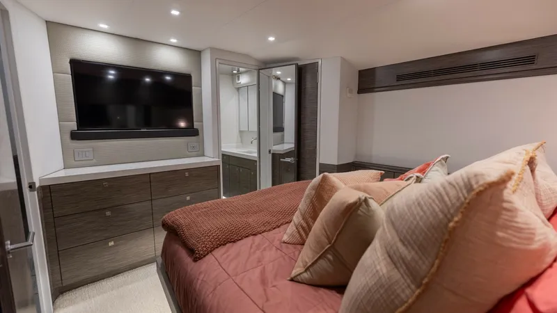 Slide: The Image of 2021 65 Hatteras GT On the DL Master Stateroom (3) - 7403453