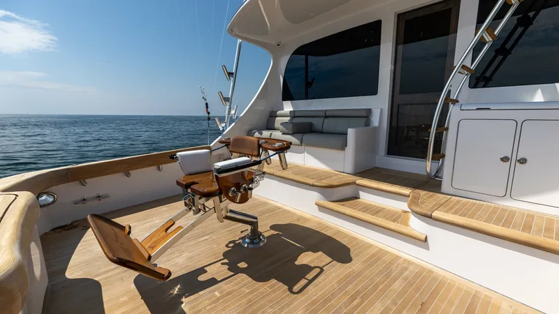 Slide: The Image of 2021 65 Hatteras GT On the DL Cockpit (1) - 7403462