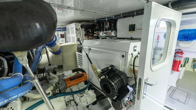 Slide: The Image of 2021 65 Hatteras GT On the DL Engine Room (5) - 7403477