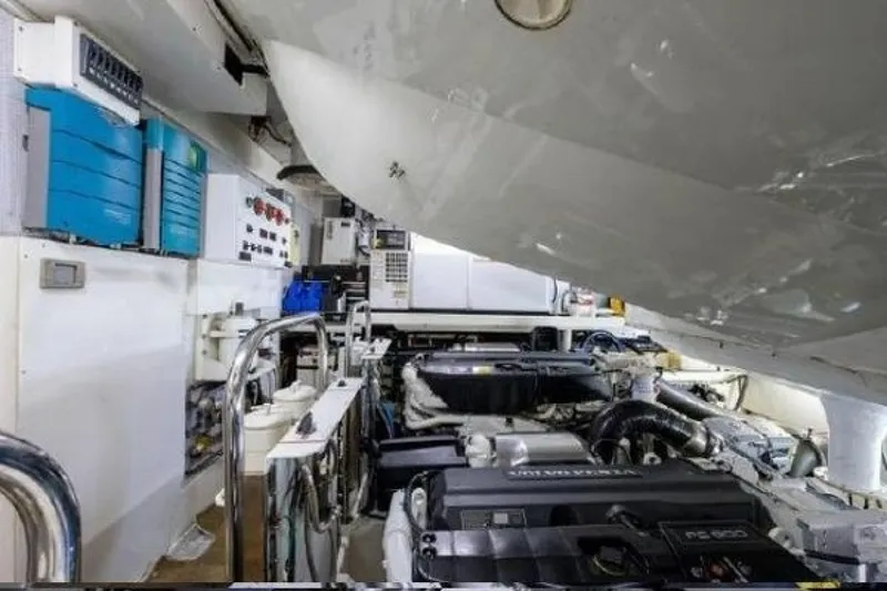Slide: The Image of Lazzara LSX 95 Flybridge 2012 - 6797248