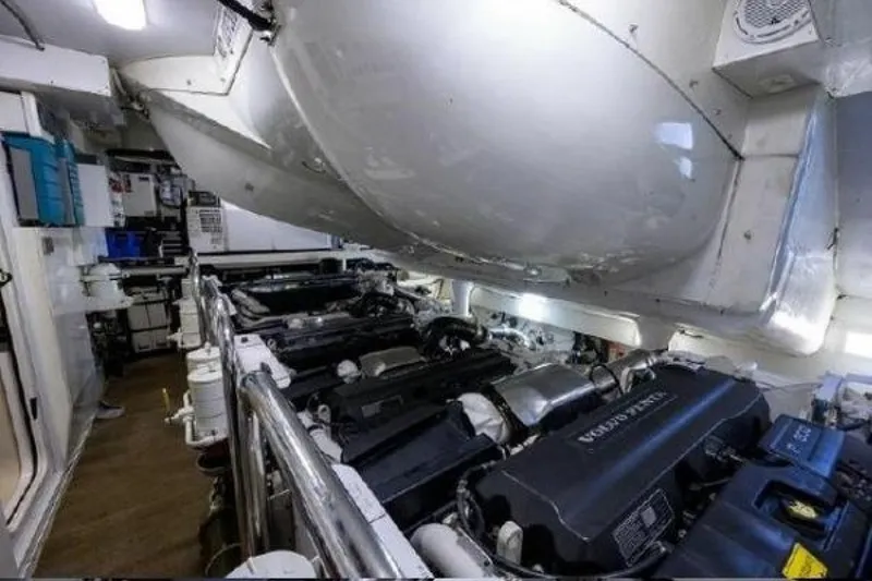 Slide: The Image of Lazzara LSX 95 Flybridge 2012 - 6797247