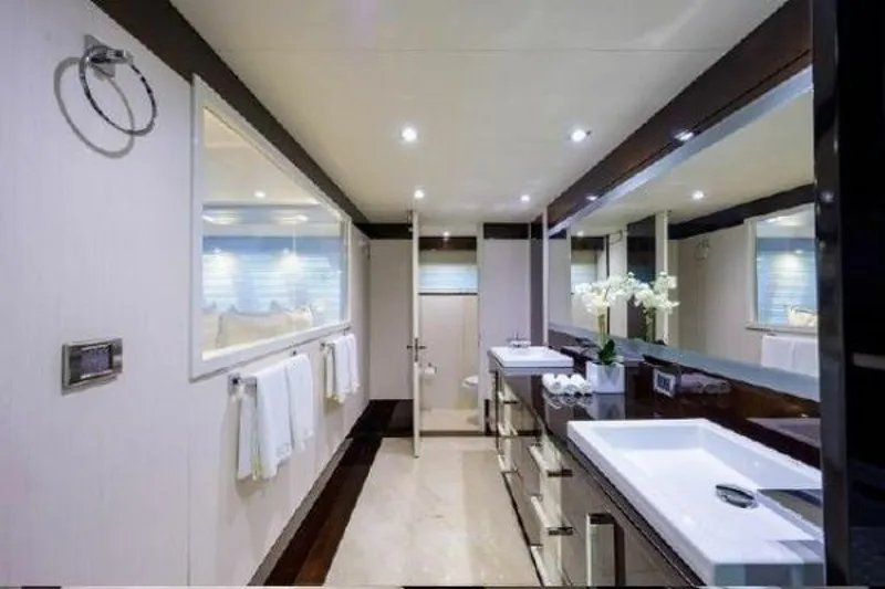 Slide: The Image of Lazzara LSX 95 Flybridge 2012 - 6797227
