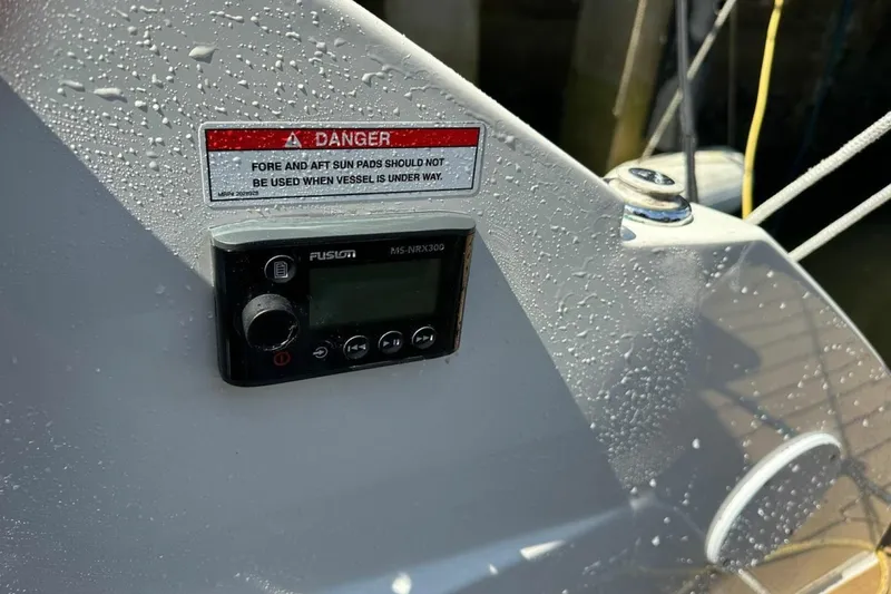 Slide: The Image of Sea Ray SLX 250 2022 - 6797558
