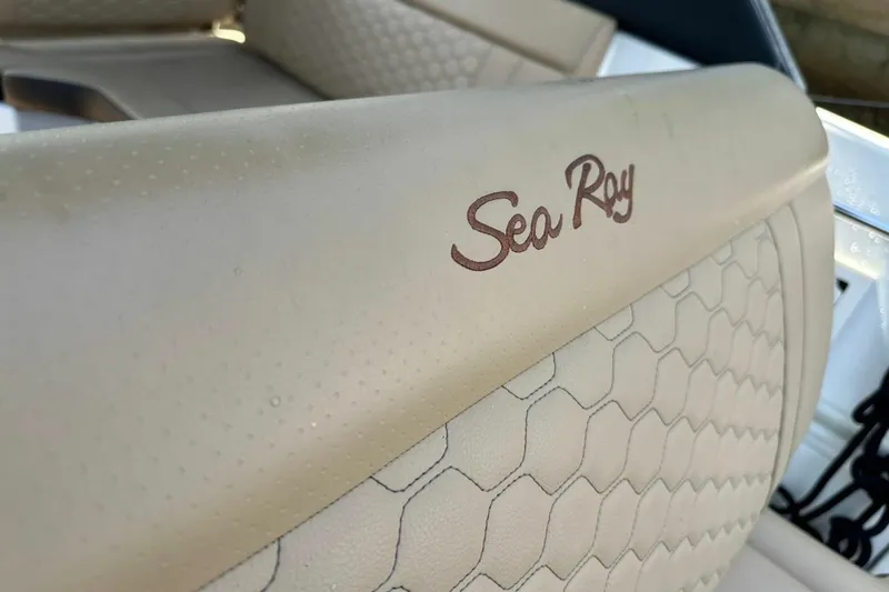 Slide: The Image of Sea Ray SLX 250 2022 - 6797553
