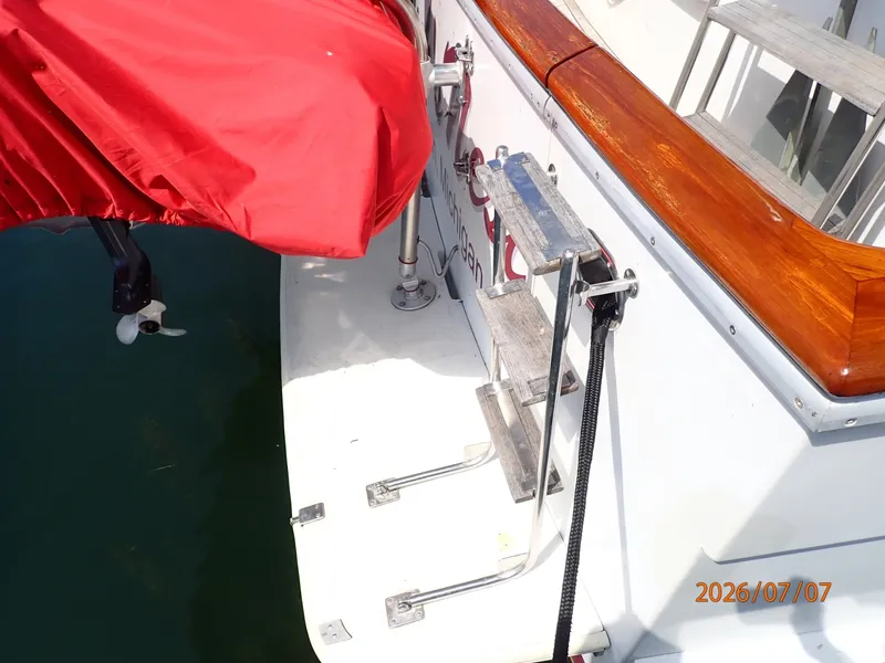 Slide: The Image of 42' Ocean Alexander swimplatform - 6821836