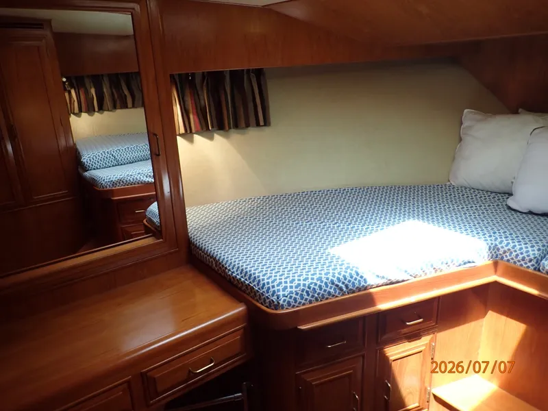 Slide: The Image of 42' Ocean Alexander guest stateroom port - 6821793
