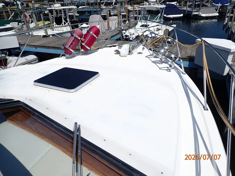 Slide: The Image of 42' Ocean Alexander foredeck - 6821782