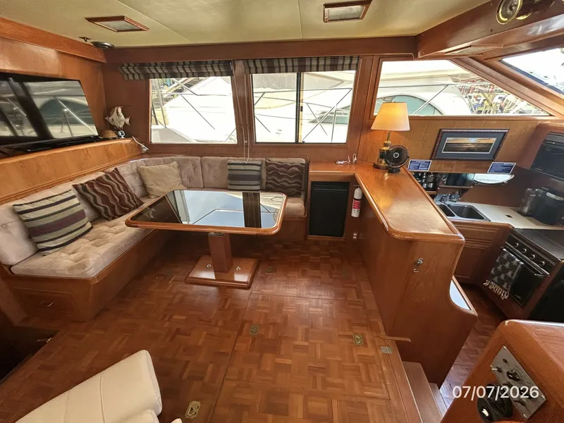 Slide: The Image of 42' Ocean Alexander salon port - 6821820