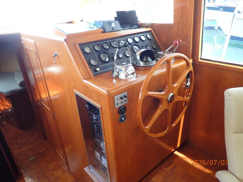 Slide: The Image of 42' Ocean Alexander lower helm - 6821802