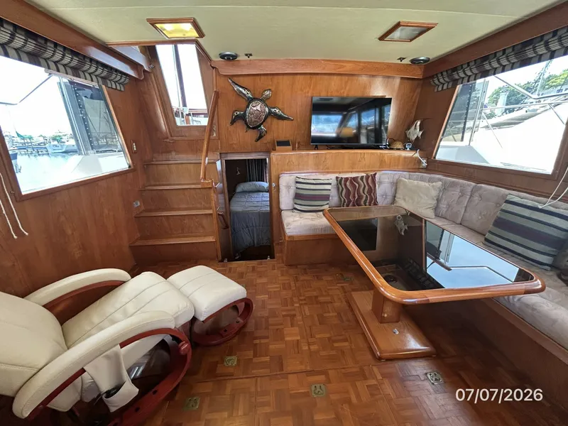 Slide: The Image of 42' Ocean Alexander salon aft - 6821816