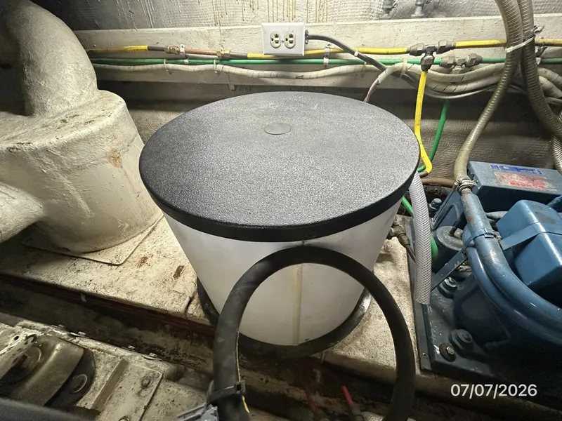 Slide: The Image of 42' Ocean Alexander water heater - 6821841