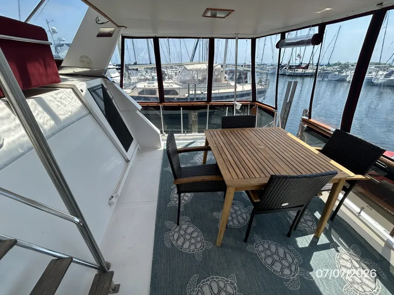 Slide: The Image of 42' Ocean Alexander sundeck starboard - 6821835