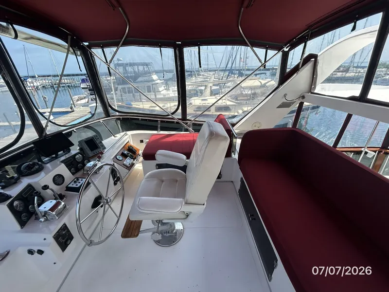 Slide: The Image of 42' Ocean Alexander flybridge starboard - 6821778
