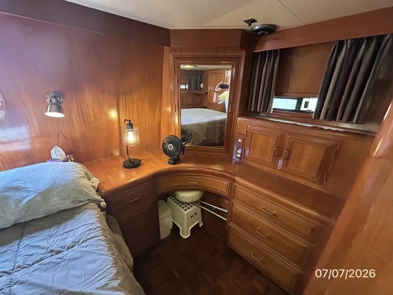 Slide: The Image of 42' Ocean Alexander master stateroom desk-vanity - 6821803