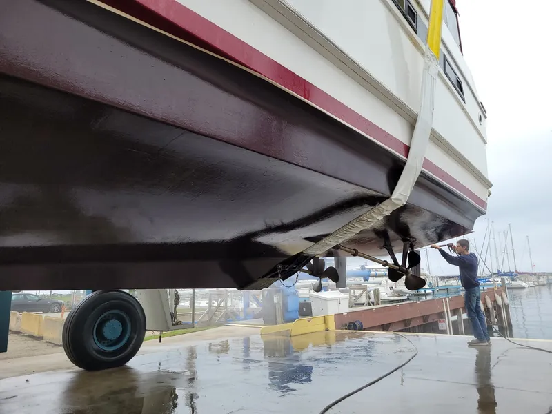 Slide: The Image of 42' Ocean Alexander hauled out2 - 6821798