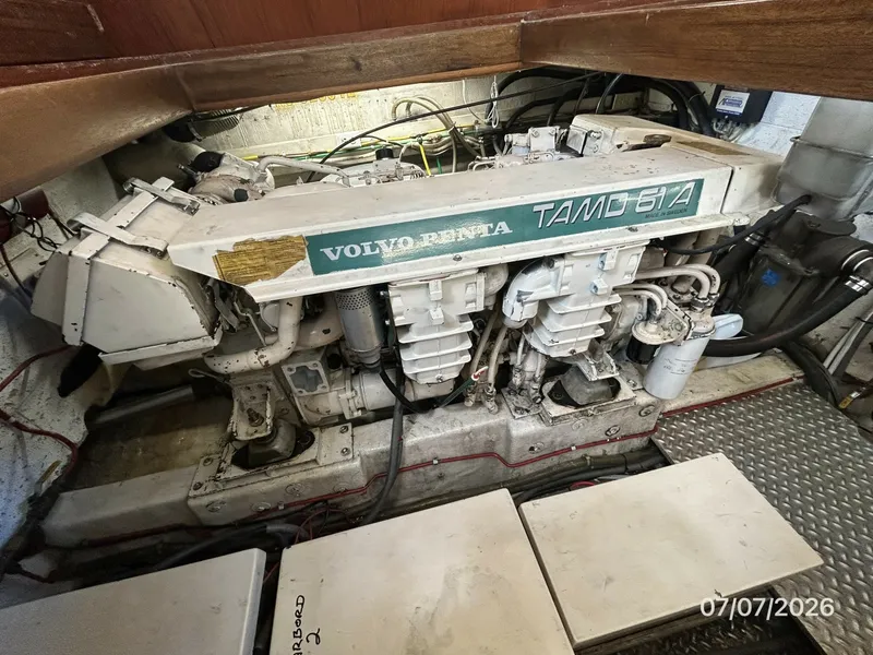 Slide: The Image of 42' Ocean Alexander port main engine - 6821811
