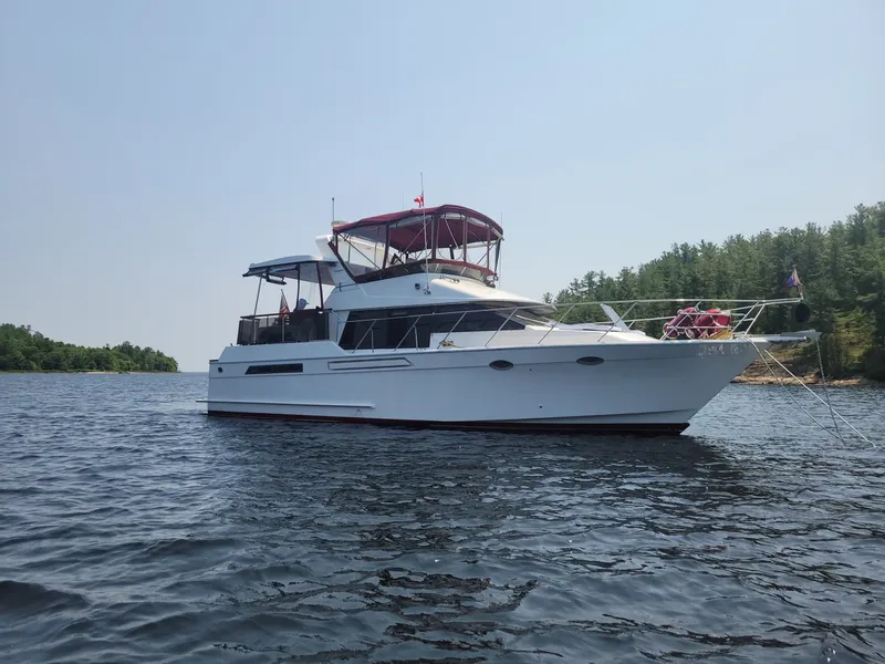 The Image of 42' Ocean Alexander starboard forward profile1 - 6821825
