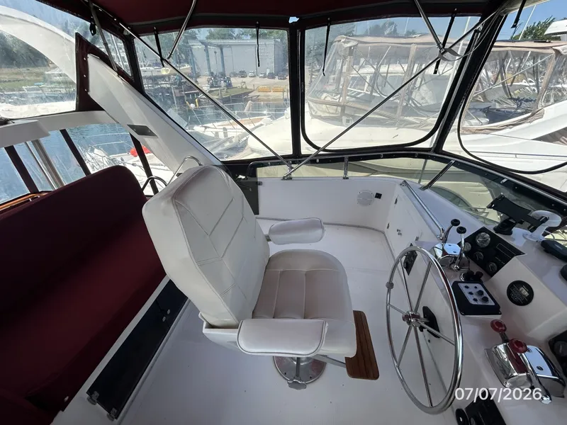 Slide: The Image of 42' Ocean Alexander flybridge port - 6821777