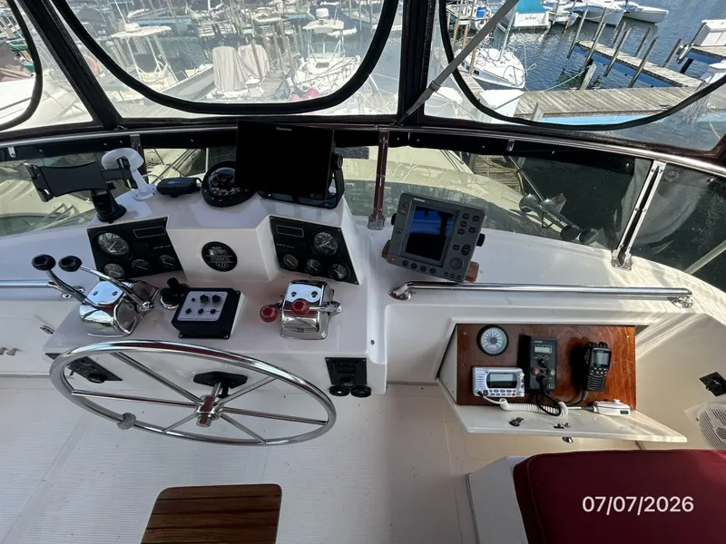 Slide: The Image of 42' Ocean Alexander flybridge helm3 - 6821773