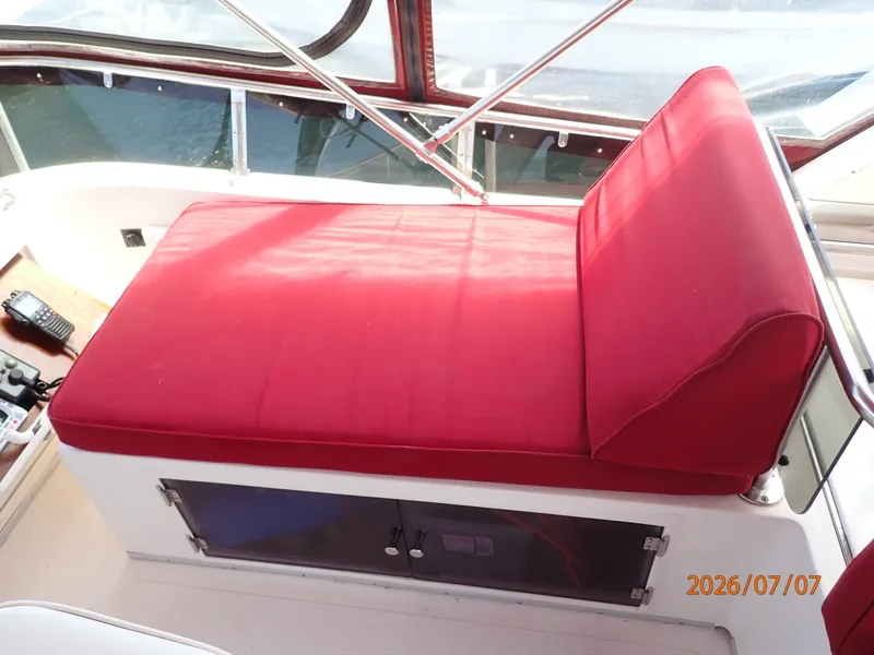 Slide: The Image of 42' Ocean Alexander flybridge starboard seating - 6821779