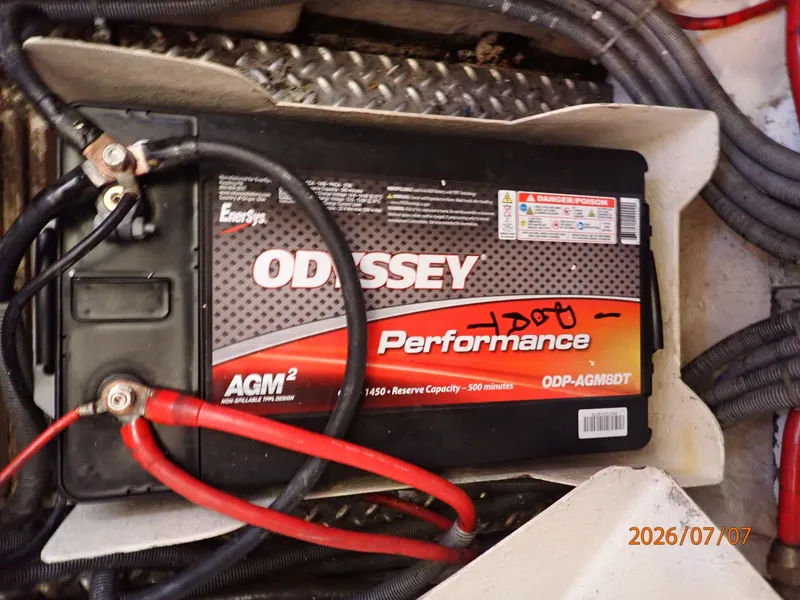 Slide: The Image of 42' Ocean Alexander battery3 - 6821760