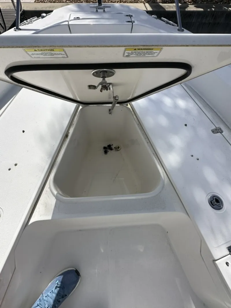 Slide: The Image of Boston Whaler 230 Dauntless 2012 - 6821533